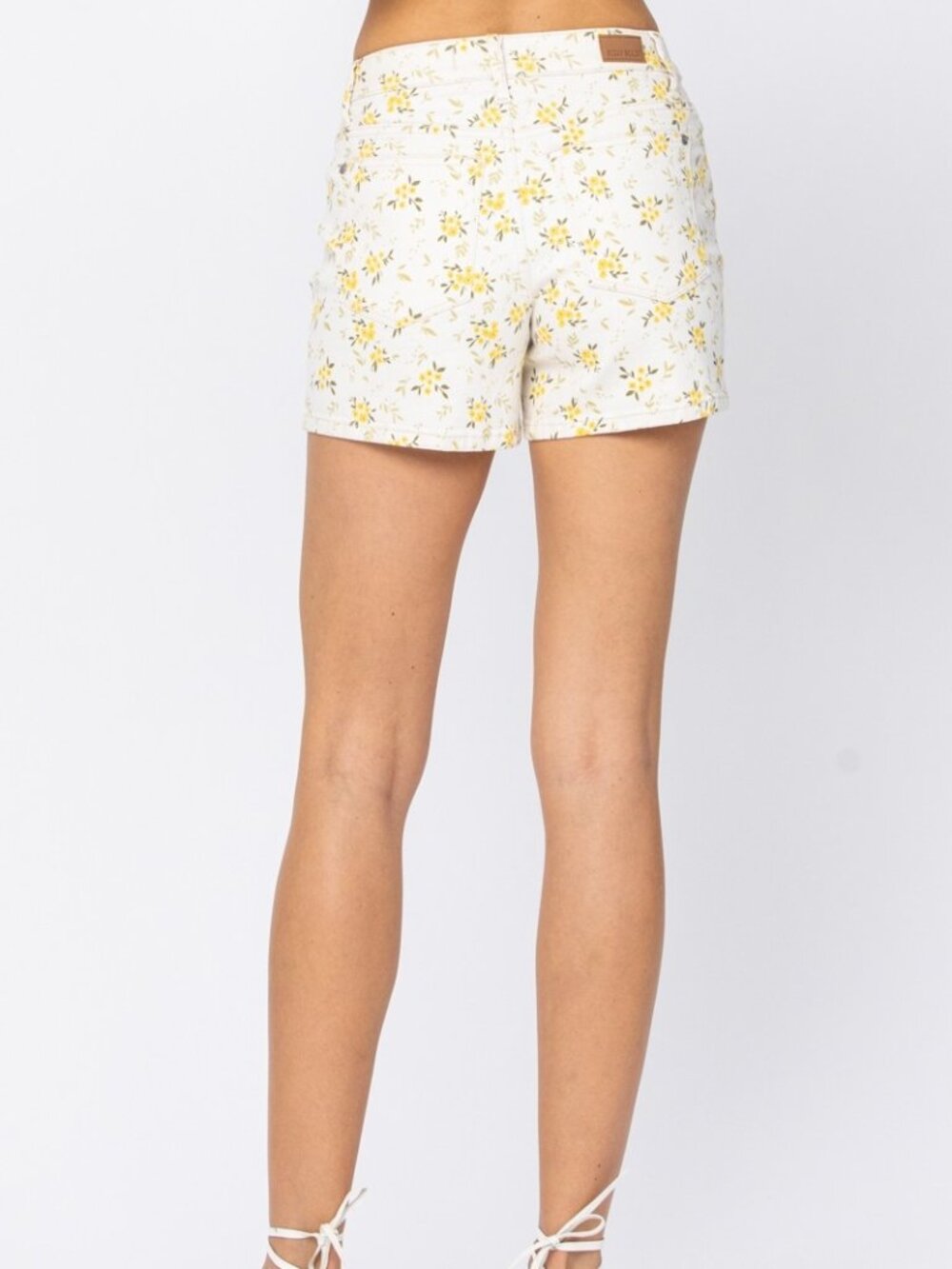 B10 Judy Blue Flower Print Shorts White New - Picture 2 of 2